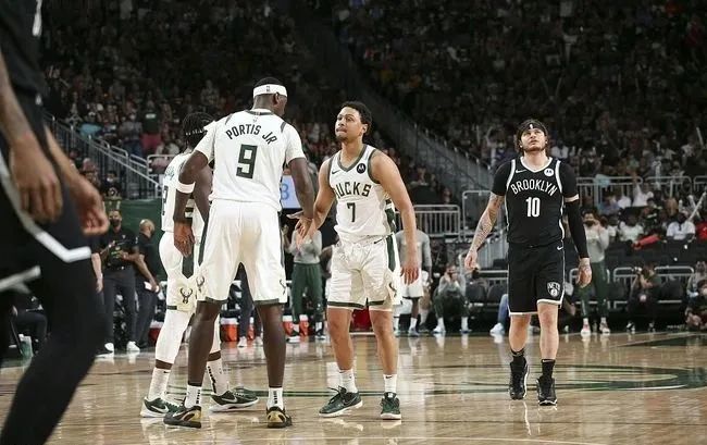 2, 库里三分雨浇灭热火连胜势头  