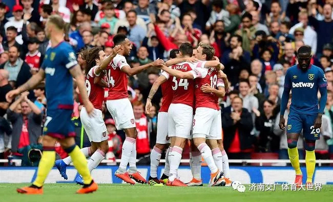  曼城补时绝杀阿森纳登顶积分榜  