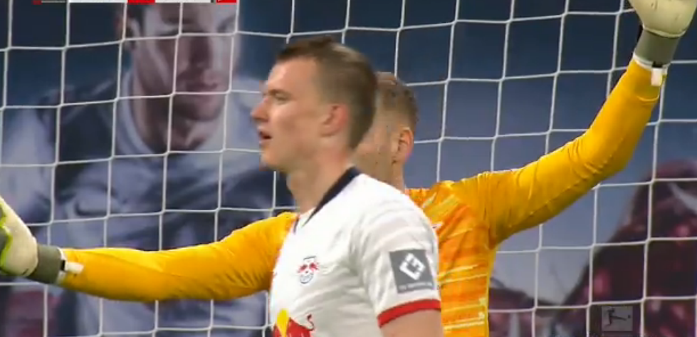  勒沃库森锋线多点开花，德甲进攻盛宴持续上演